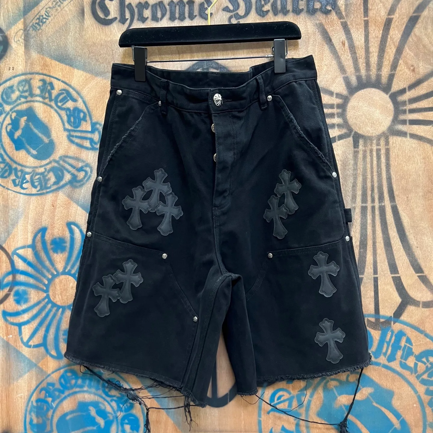 P520 chrome hearts limited series new city limited jeans Chrome Hearts city limited denim shorts vintage levis American made 501 505 517 base version remake Levis American made 501 base version imported sheepskin 925 silver remake Customers provide waist and pants length or height and weight. The studio will select the most suitable base version for you to remake. There are many people doing remakes in the market. Don’t belittle or comment. The difference is visible to the naked eye. See and compare for yourself #CHROME HEARTS Unisex style